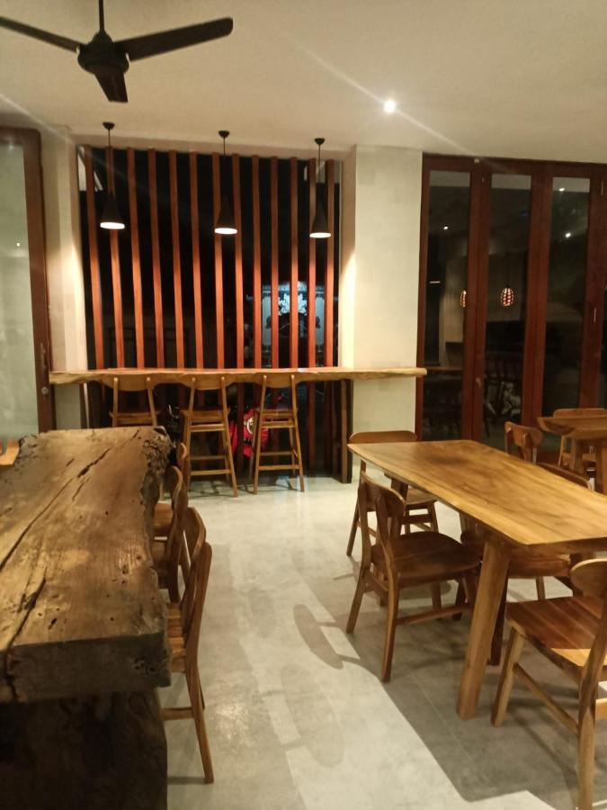 The Kd Suites & Coffee Shop Munggu Extérieur photo