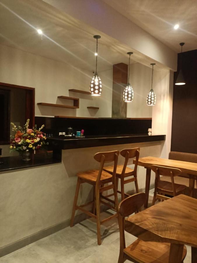The Kd Suites & Coffee Shop Munggu Extérieur photo